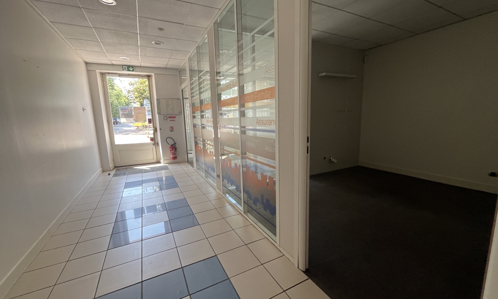 LOCAL COMMERCIAL - Photo 6