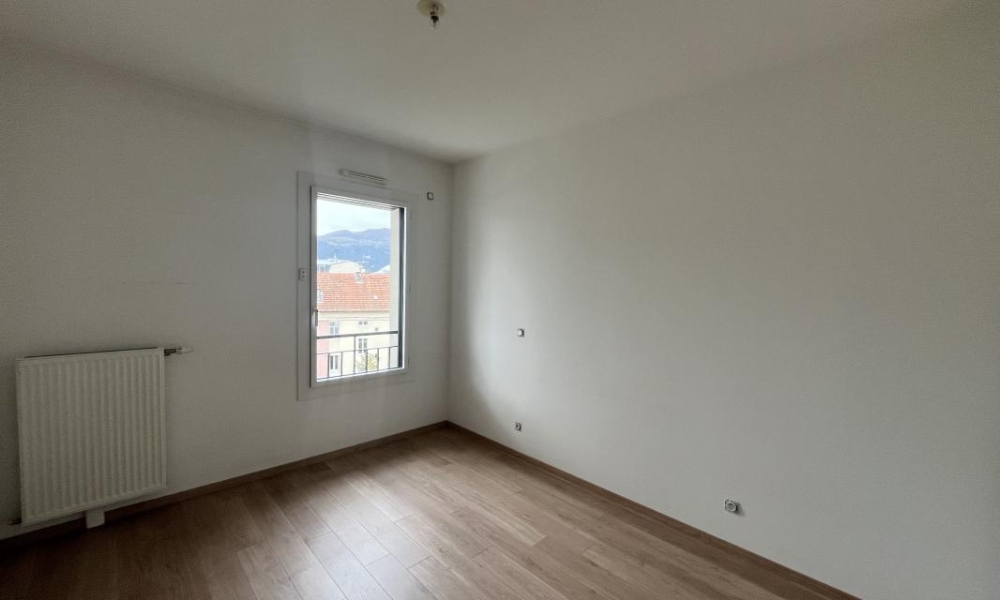 Location appartement Aix Les Bains 4 pièces 90 m2 - réf. 6245 - Photo 5 Location appartement Aix Les Bains 4 pièces 90 m2 - réf. 6245 - Photo 5