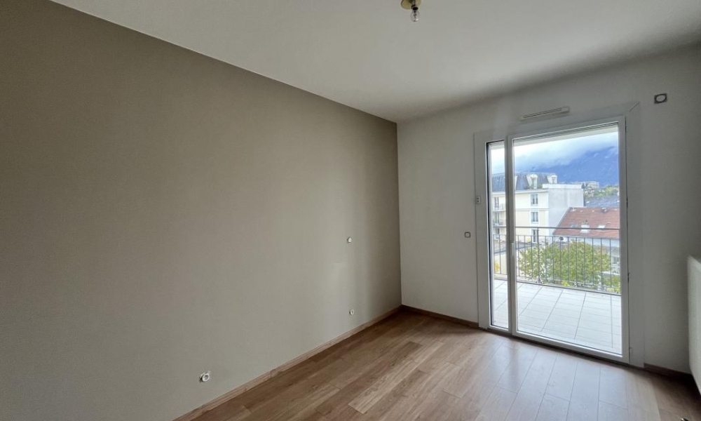 Location appartement Aix Les Bains 4 pièces 90 m2 - réf. 6245 - Photo 6 Location appartement Aix Les Bains 4 pièces 90 m2 - réf. 6245 - Photo 6