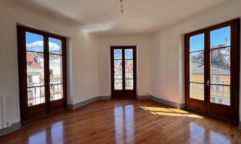 Location appartement Aix Les Bains 2 pièces 56 m2 - réf. 6260 - Photo 1 Location appartement Aix Les Bains 2 pièces 56 m2 - réf. 6260 - Photo 1